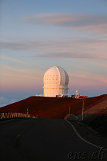 Das Canada-France-Hawaii Telescope mit den neuen Belüftungs-Öffnungen (war am 14.10. noch im Bau) 