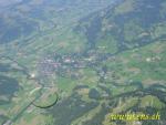  Der Landeplatz, im Hintergrund Gstaad 