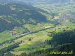  Der Landeplatz, im Hintergrund Gstaad 
