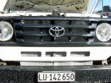  TOYOTA HZJ78 - Buschtaxi : Kuehlergitter 
