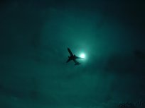 Flugzeug neben Sonne (Flughafen Frankfurt)