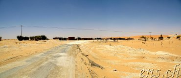  Verzweigung Richtung Nouakchott (nach rechts) (Breitbild, 2 Fotos) 