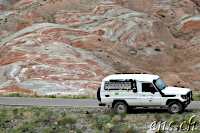 Buschtaxi (Toyota HZJ78) bei den Candy Cane Mountains ;-)