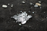  Der schwarze Strand beim Jökulsárlón 