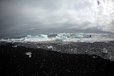  Der schwarze Strand beim Jökulsárlón 