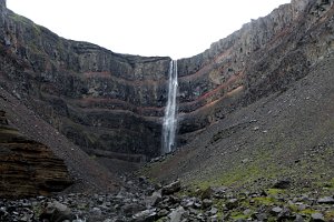  Der Hengifoss mit den Tonstreifen 