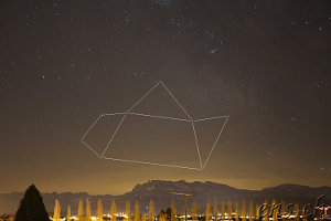 Grossbild (press f to expand)<br />Nova Sagittarii 2015 No. 2 "im Teekrug" des Schützen (Sagittarius) <br /> 04:26 Uhr, 70mm, f/2.8, ISO 6400, 5 Sekunden (ohne Nachführung)  <br /> im Hintergrund der Pilatus